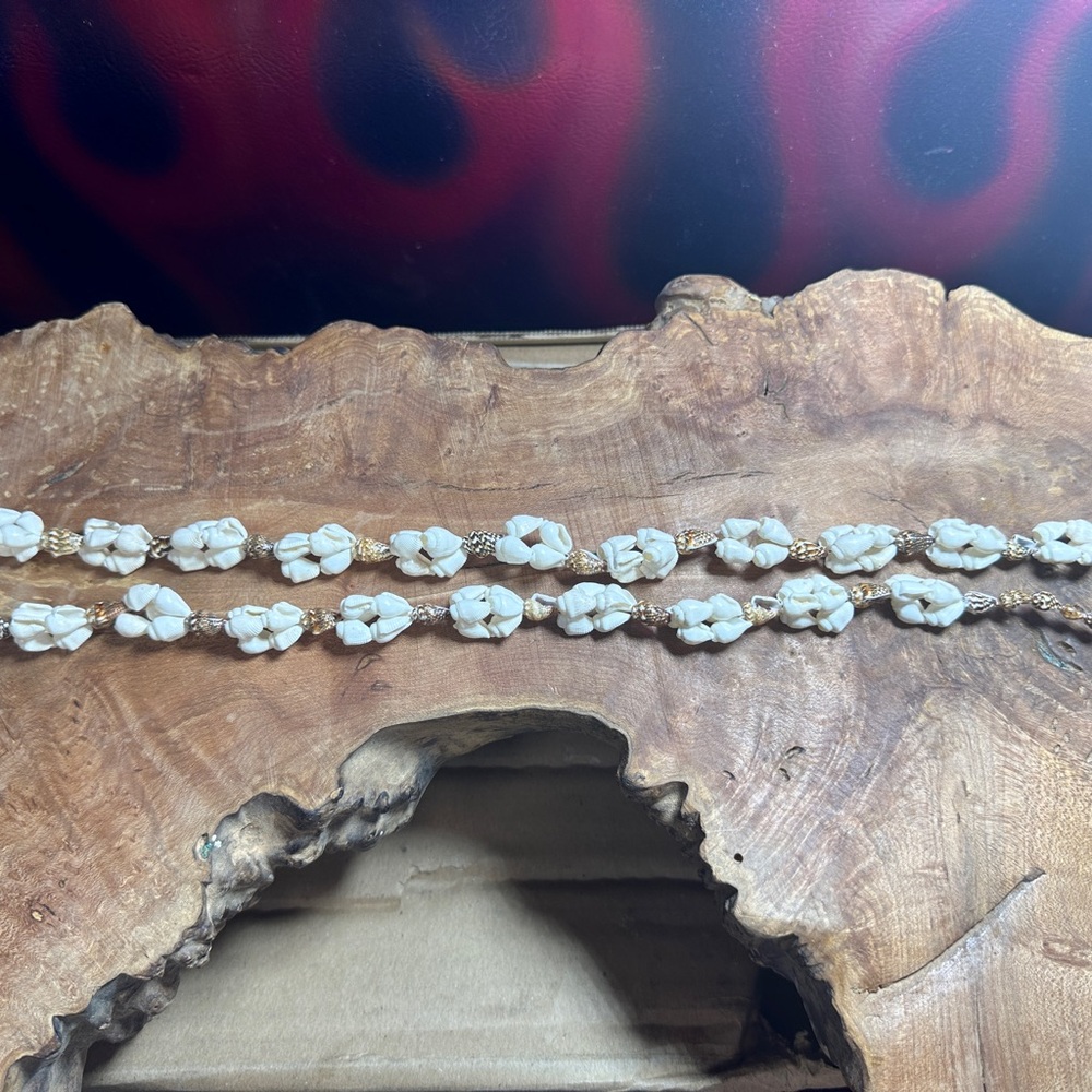 Shell necklace - Picture 3 of 4